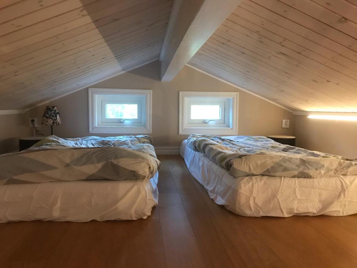 Vaelutrustad Stuga Med Vacker Sjoeutsikt Urshult Kültér fotó